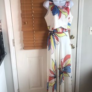 Ft inc 2 pc. Cropped top and maxi skirt size small